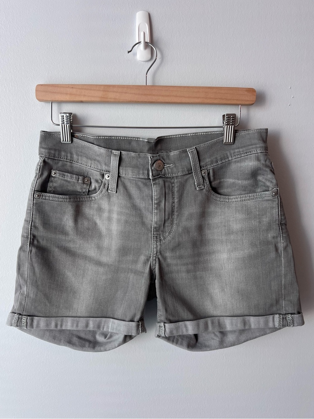 Levi’s Women's Gray Rolled Hem Denim Shorts Mod Length Size 28